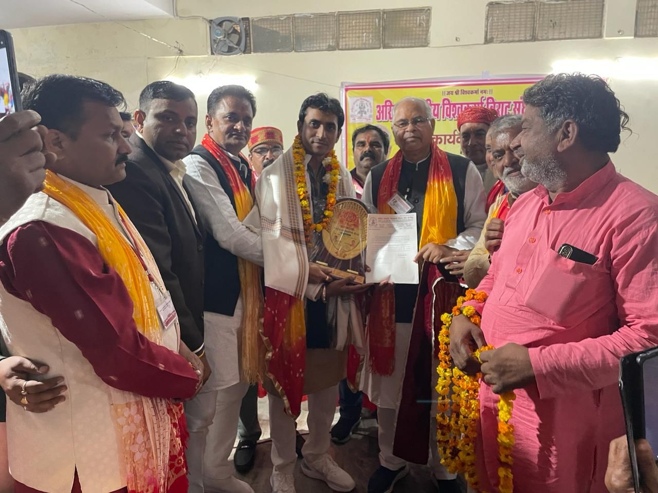 प्रीत पांचाल जी को राष्ट्रीय कार्यकारिणी बैठक में गोवर्धन मथुरा यूपी में निर्विरोध युवा मंडल का अध्यक्ष चुना गया
